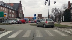 Mistrz (nie tylko) parkowania na Placu Słowiańskim w Malborku.