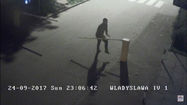 Uwaga! Rozpoznajesz wandali z kamer monitoringu ? Powiadom koniecznie Policję! - 12.10.2017
