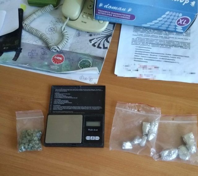 Powiat nowodworski: Kolejne zatrzymania z narkotykami. 21-letni mężczyzna&#8230;