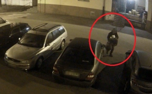 Elbląg: Włamywał się do samochodów. To jego nagrały kamery monitoringu!&#8230;