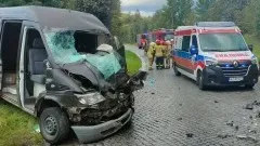 Dzierzgoń. Zderzenie samochodu kurierskiego z ciężarówką – kierowca&#8230;