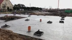 Nowe osiedle w Nowym Stawie – budowa postępuje! Wideo luty 2024