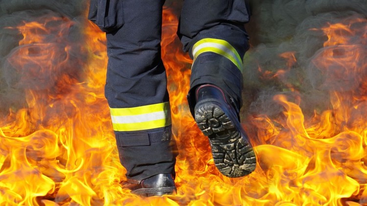 Pożar sadzy w kominie – raport nowodworskich służb mundurowych.